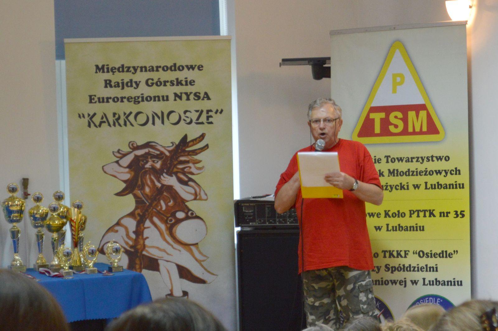 Henryk Sławiński, organizator wielu wydarzeń turystycznych na Pogórzu Izerskim, Górnych Łużycach, w Górach Izerskich i Karkonoszach, zaprasza na kolejne rajdy już 21 października i 4 listopada br. (fot. A. Lipin)