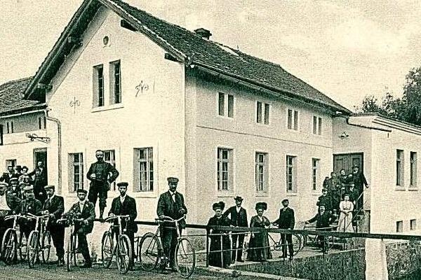 Przedwojenni mieszkańcy, wówczas wsi Reichenau, fot. przedwojenna pocztówka