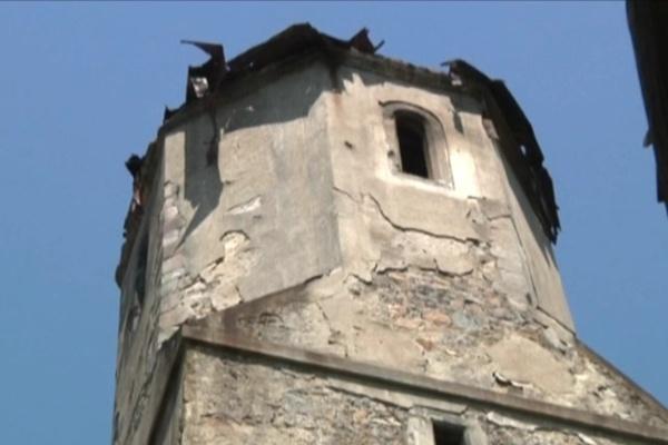 Wieża kościoła, która zawaliła się w trakcie pożaru, fot. tvbogatynia.pl