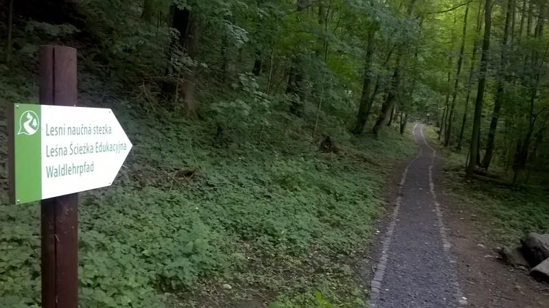 Na ścieżce są również napisy w języku polskim, fot. bogatynia.info.pl