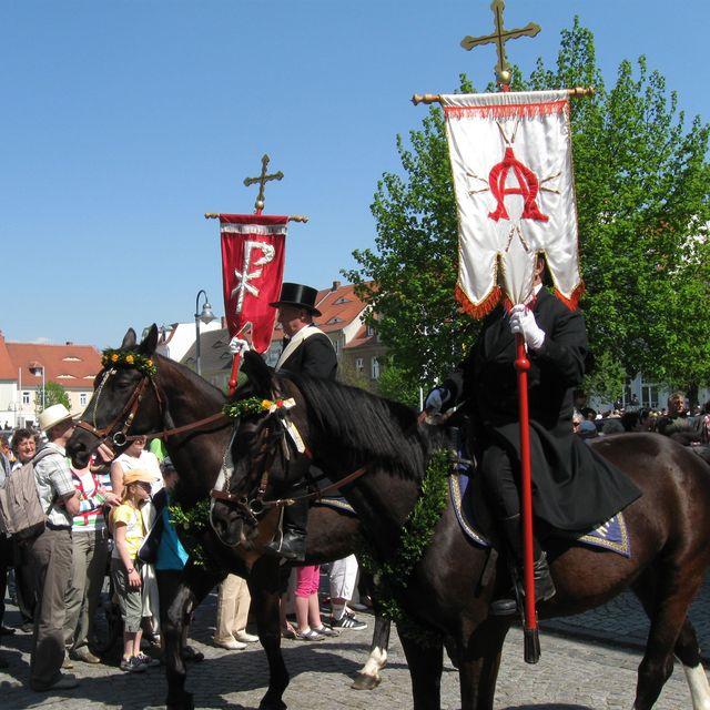 Jeden z jeźdźców brał udział w konnej procesji już po raz 50! (fot. Arkadiusz Lipin)