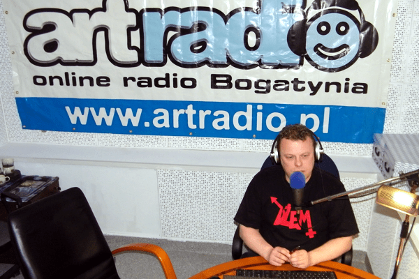 Artur Wieczorek w studio Artradia, fot. Artradio
