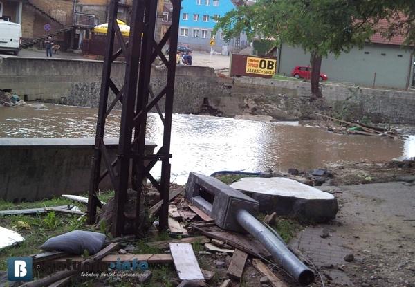 W tym miejscu powódź zmiotła most, fot. bogatynia.info.pl