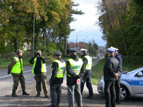 Podczas działań funkcjonariusze skontrolowali blisko 500 pojazdów, w tym 341 samochodów ciężarowych oraz 131 autobusów, fot. KPP w Zgorzelcu Podczas działań funkcjonariusze skontrolowali blisko 500 pojazdów, w tym 341 samochodów ciężarowych oraz 131 autobusów, fot. KPP w Zgorzelcu