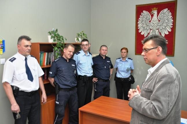 1 czerwca burmistrz Andrzej Grzmielewicz uczestniczył o odprawie funkcjonariuszy Komisariatu Policji w Bogatyni, fot. UMiG Bogatynia